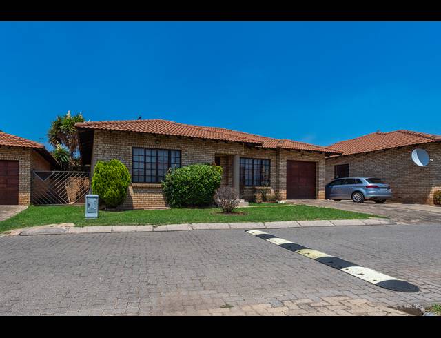 3 BEDROOM CLUSTER TO LET IN NEW MARKET